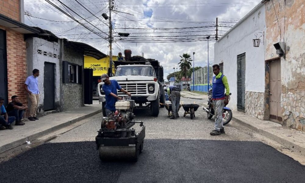 Alcaldía de San Diego ejecuta labores de bacheo y recuperación vial - Agencia Carabobeña de Noticias