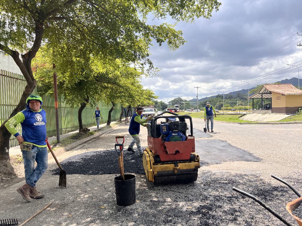 Alcaldía de San Diego ejecuta labores de bacheo y recuperación vial - Agencia Carabobeña de Noticias