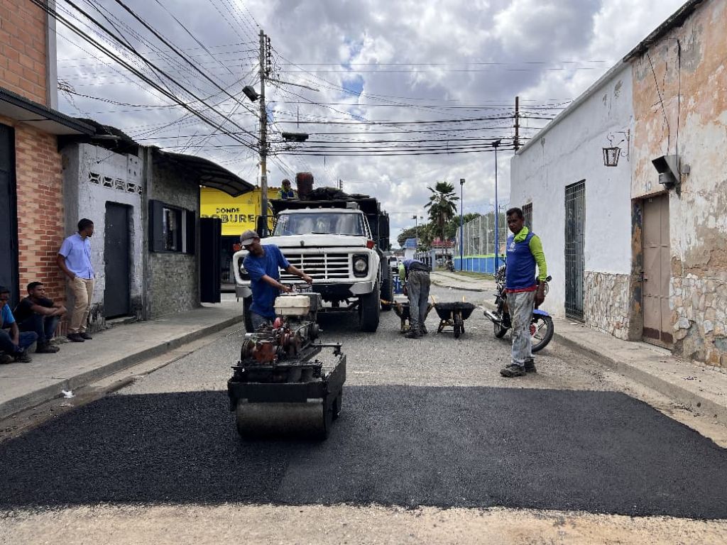 Alcaldía de San Diego ejecuta labores de bacheo y recuperación vial - Agencia Carabobeña de Noticias