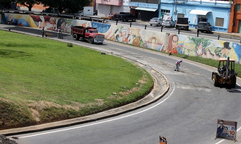 Avanza trabajo de asfaltado en Distribuidor San Blas - Agencia Carabobeña de Noticias