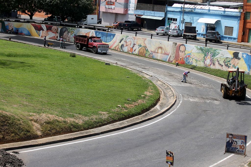 Avanza trabajo de asfaltado en Distribuidor San Blas - Agencia Carabobeña de Noticias