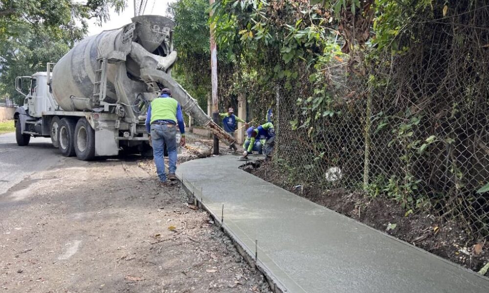 Construcción de 200 metros de acera en avenida La Cumaca - Agencia Carabobeña de Noticias