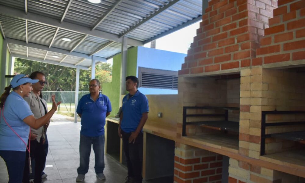 Construcción del área de parrilleras - Agencia Carabobeña de Noticias