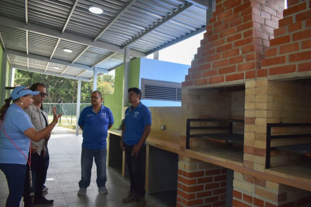 Construcción del área de parrilleras - Agencia Carabobeña de Noticias