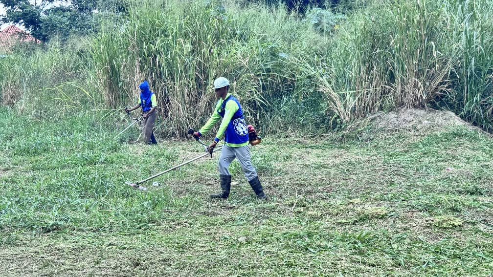 Fumcosandi realiza limpieza de áreas verdes en colegios estadales - Agencia Carabobeña de Noticias
