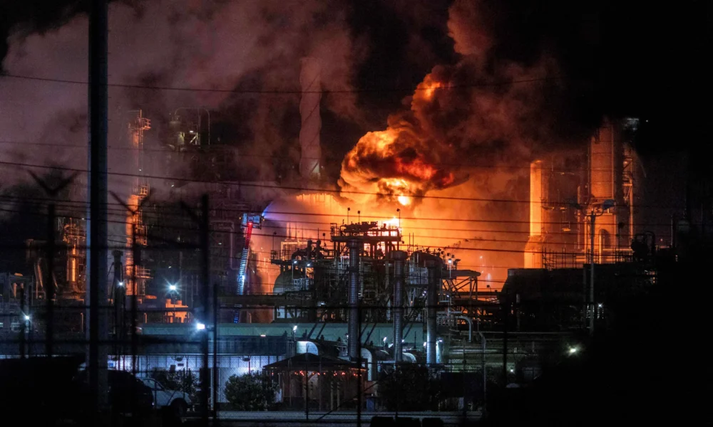 Gran explosión en refinería más grandes de EEUU - Agencia Carabobeña de Noticias