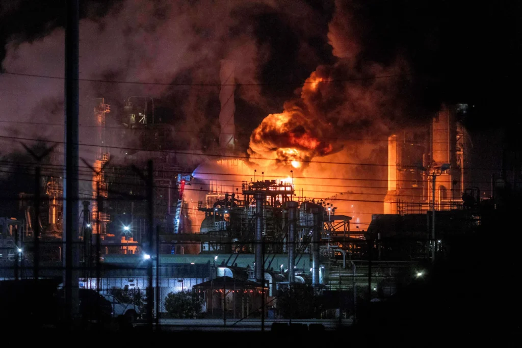 Gran explosión en refinería más grandes de EEUU - Agencia Carabobeña de Noticias