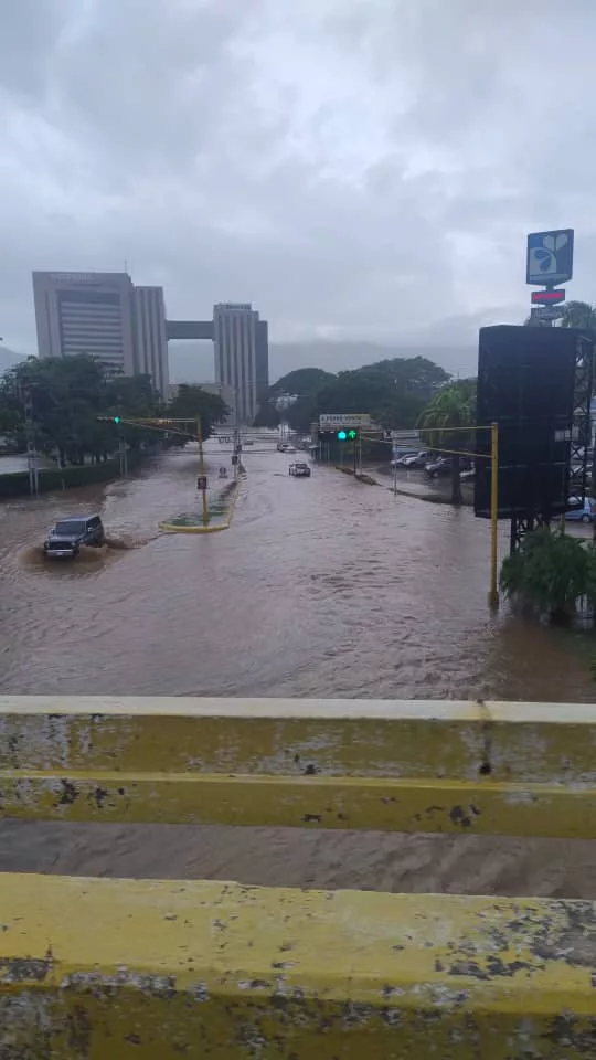 Fuertes lluvias azotan la Gran Valencia - Agencia Carabobeña de Noticias