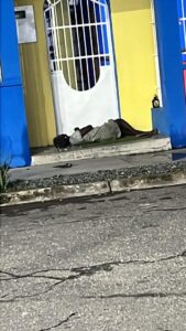 Mujer en situación de calle Parque Valencia