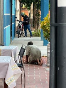 Mujer en situación de calle Parque Valencia