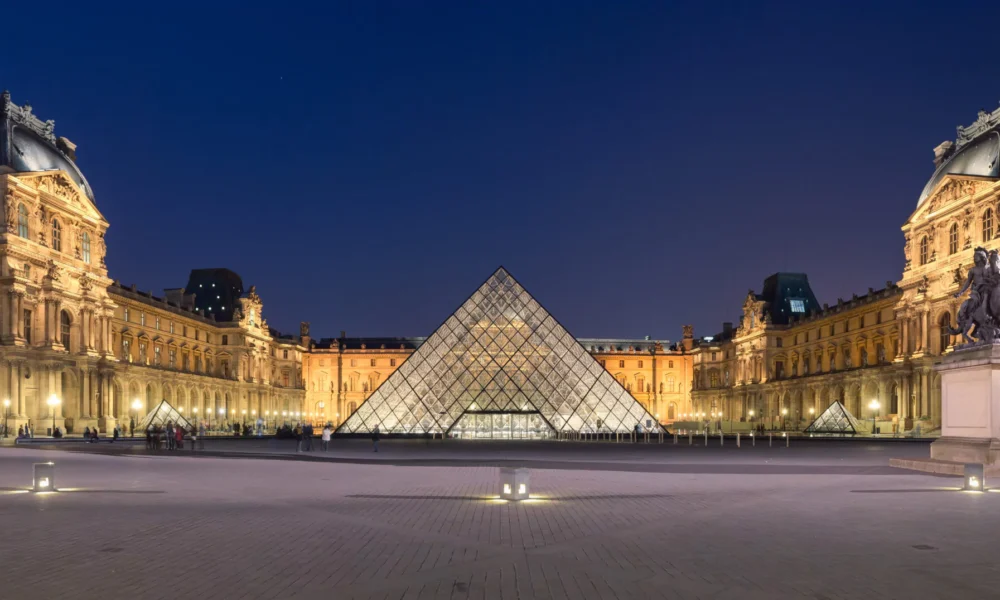 Museo del Louvre reabre