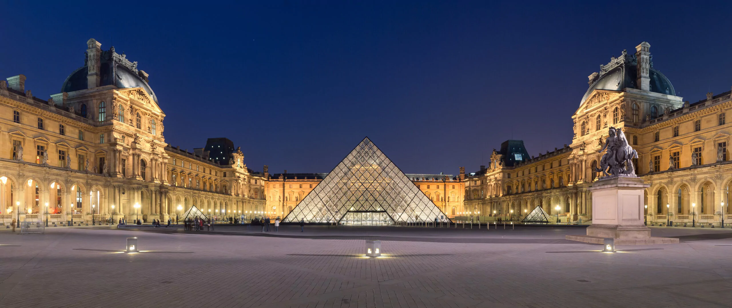 Museo del Louvre reabre