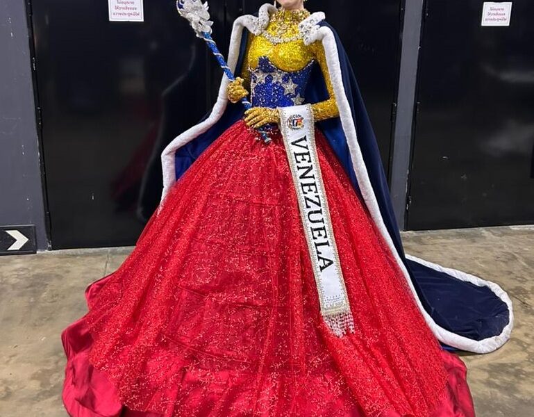 Carlos Pérez vestido Nariman Battikha