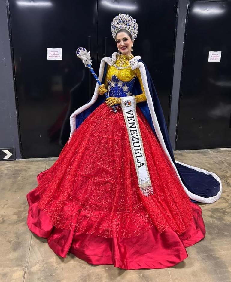 Carlos Pérez vestido Nariman Battikha