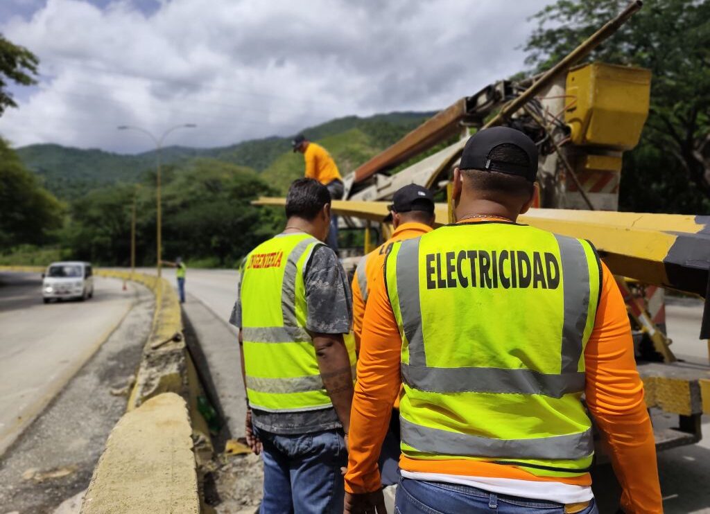 Seguridad a conductores ante paso de onda tropical 48 - Agencia Carabobeña de Noticias