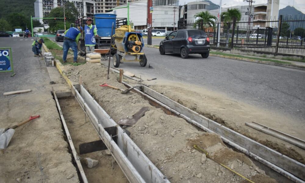 Vialsandi restaura brocales en Los Jarales - Agencia Carabobeña de Noticias