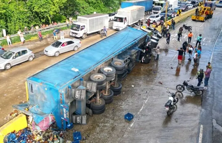 Un fallecido tras volcamiento en autopista - Agencia Carabobeña de Noticias
