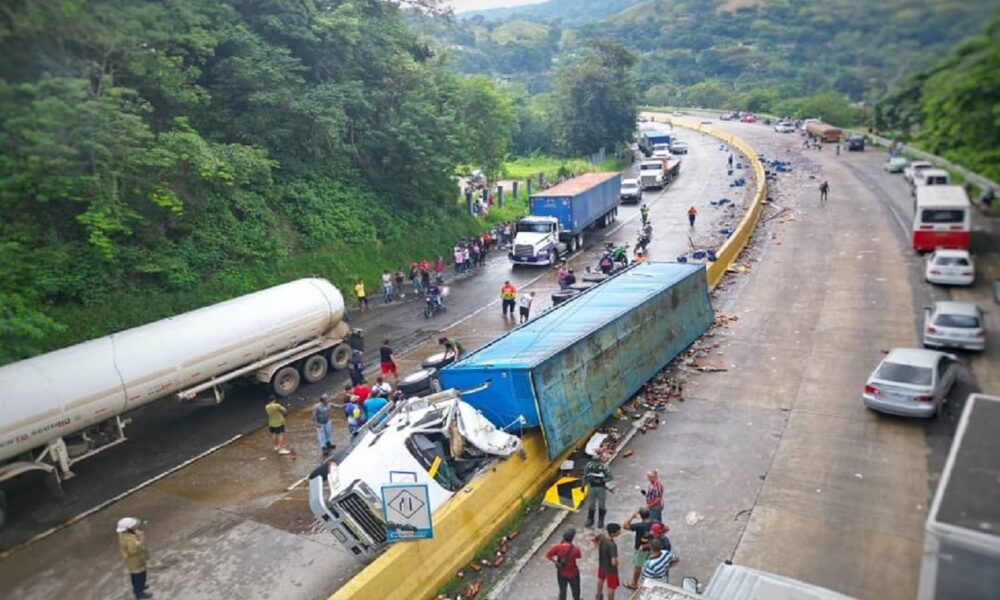 Un fallecido tras volcamiento en autopista - Agencia Carabobeña de Noticias