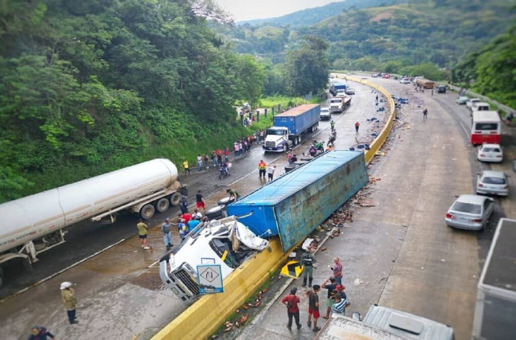 Un fallecido tras volcamiento en autopista - Agencia Carabobeña de Noticias