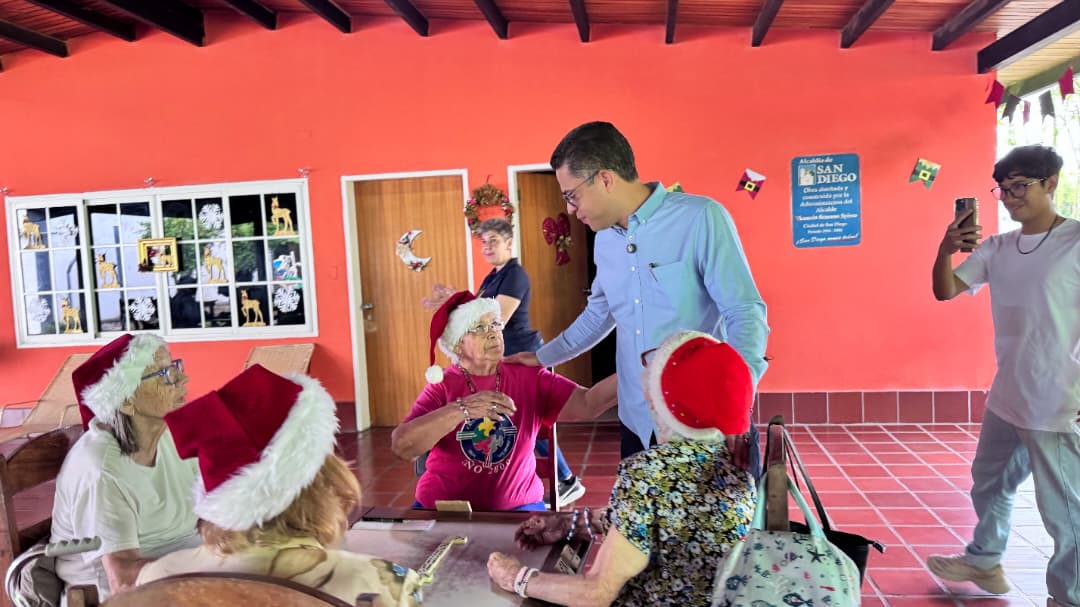 Abuelos celebraron la llegada de la Navidad - Agencia Carabobeña de Noticias