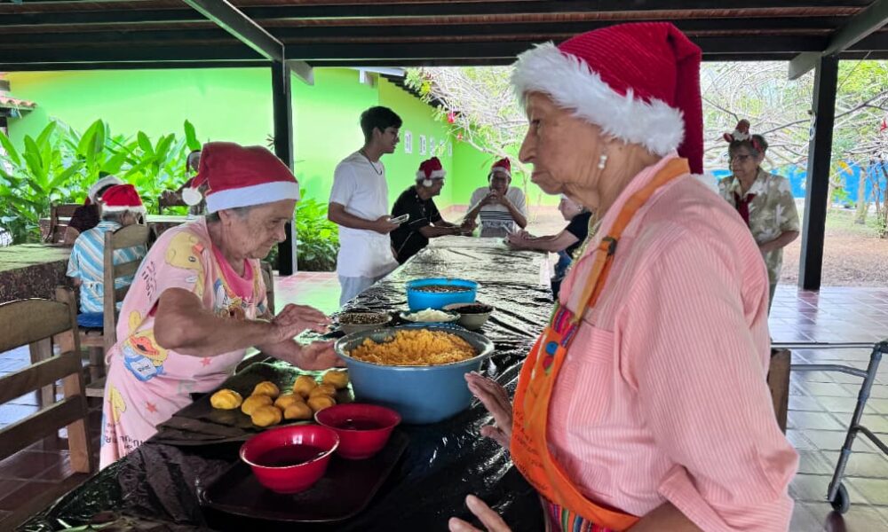 Abuelos celebraron la llegada de la Navidad - Agencia Carabobeña de Noticias
