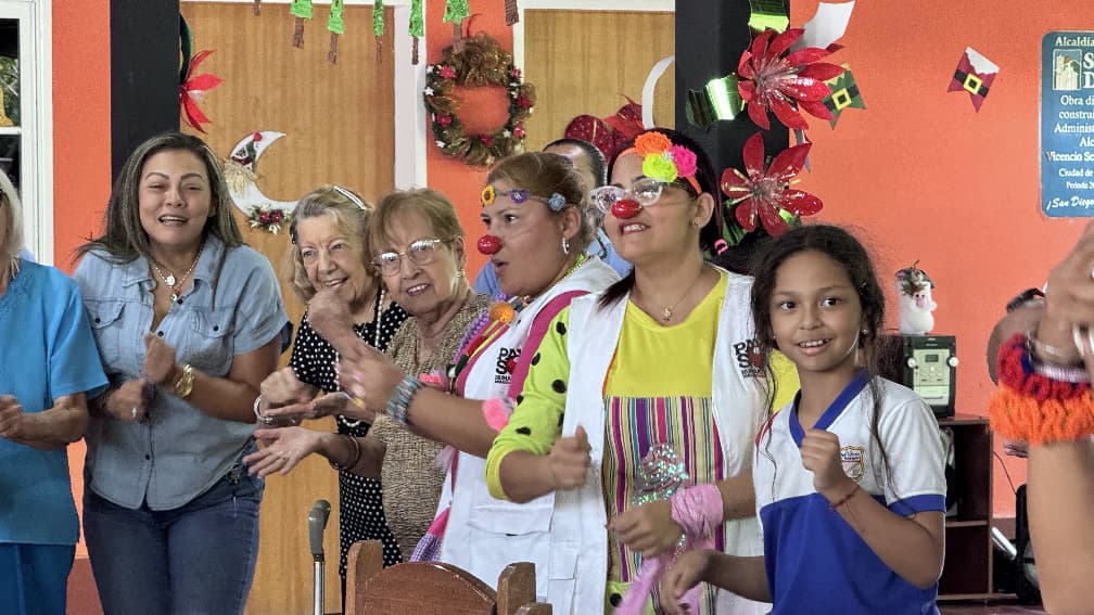 Almuerzo especial con abuelos - Agencia Carabobeña de Noticias