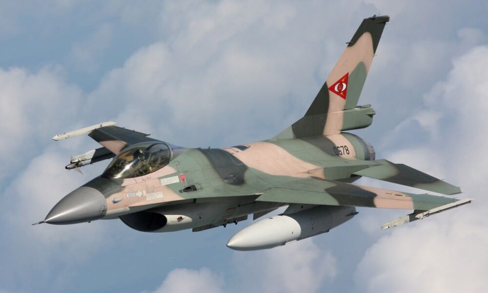 Cazas F-16 sobrevuelan en Maracay y Valencia - Agencia Carabobeña de Noticias