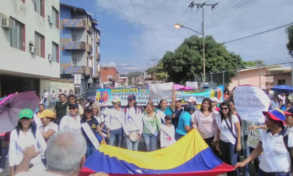 Docentes plantean bono navideño - Agencia Carabobeña de Noticias