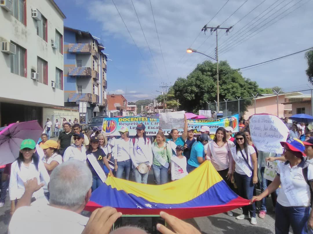 Docentes plantean bono navideño - Agencia Carabobeña de Noticias