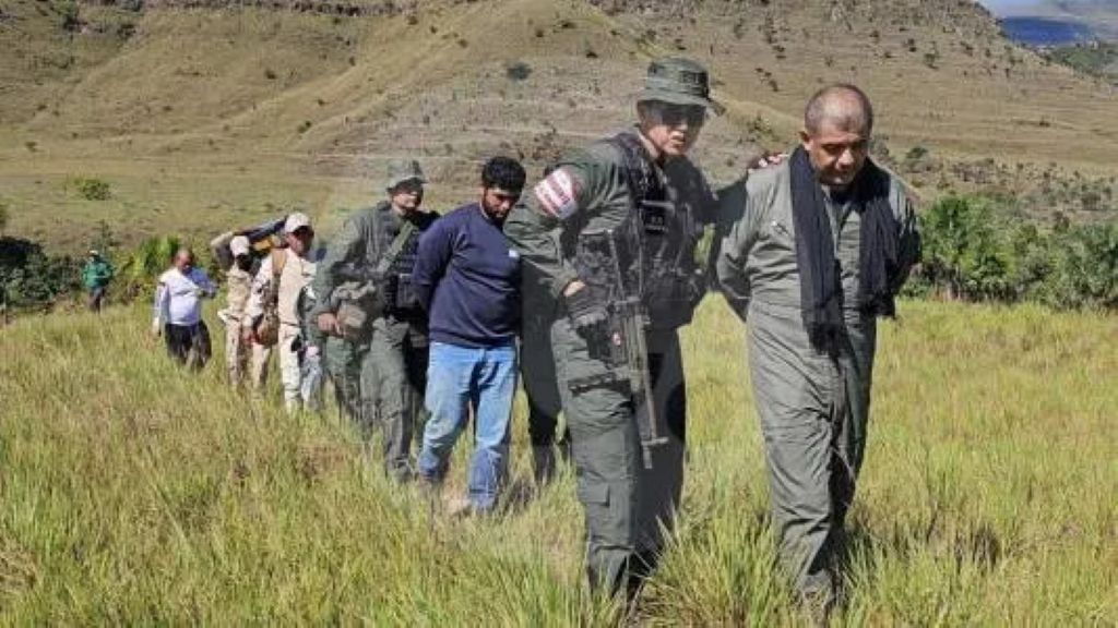FANB captura avión procedente de Guyana - Agencia Carabobeña de Noticias