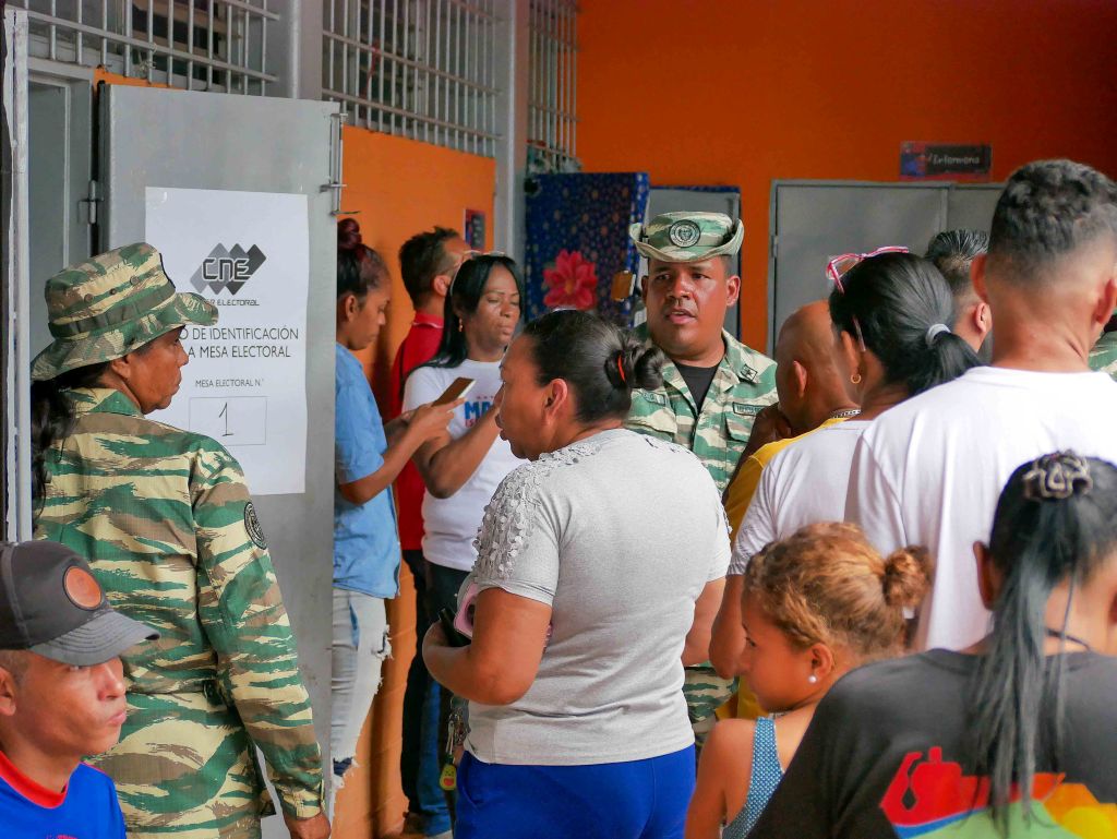 Lacava ejerció su voto en Cuarta Consulta Popular - Agencia Carabobeña de Noticias