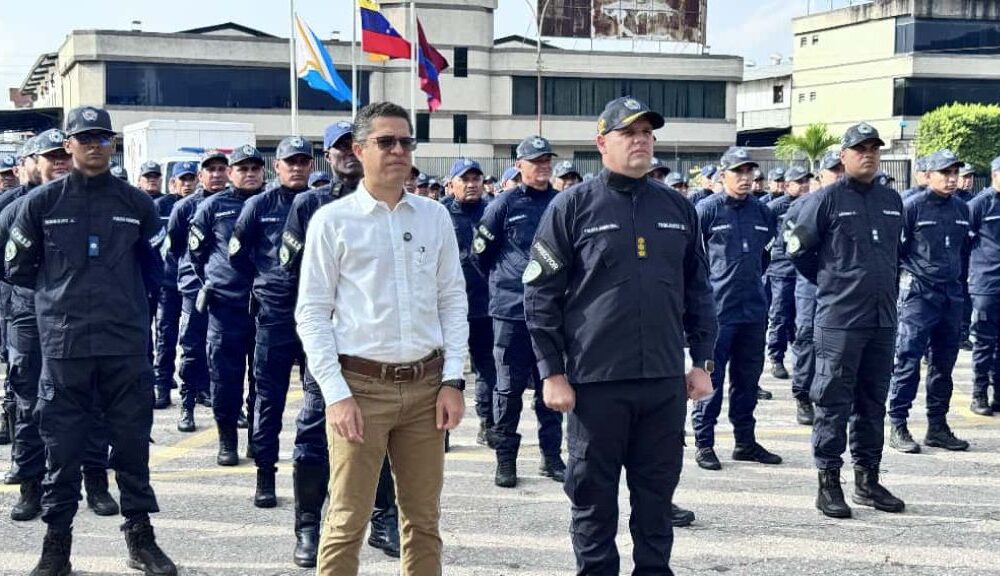 León Jurado entrega nuevos uniformes - Agencia Carabobeña de Noticias