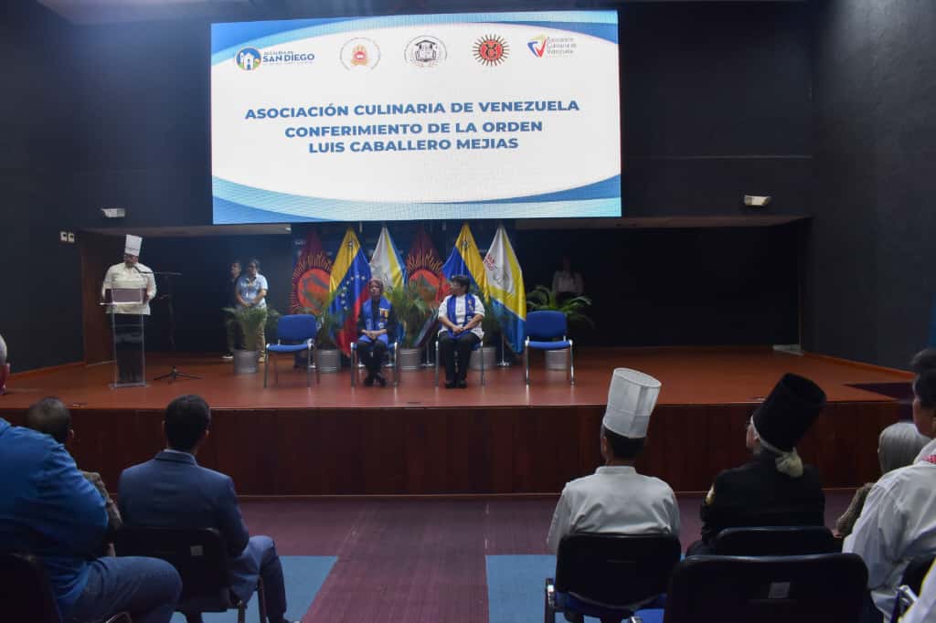 León Jurado recibe orden al mérito Luis Caballero Mejías - Agencia Carabobeña de Noticias