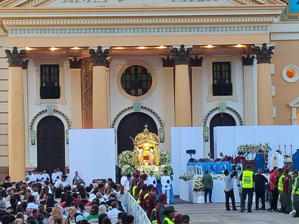 Maracaibo celebra La Chinita - Agencia Carabobeña de Noticias