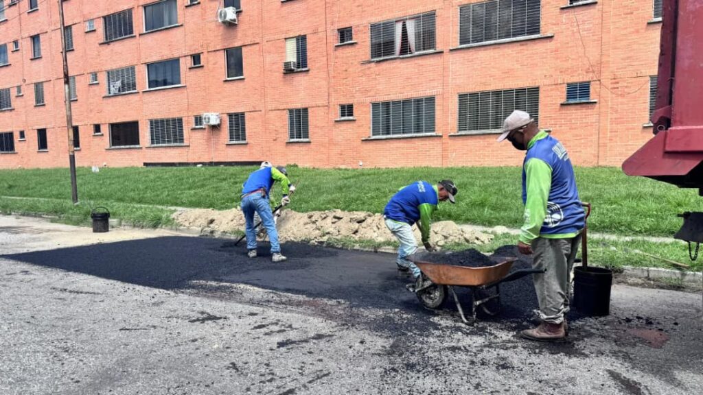 Vialdandi IAM avanza en labores de bacheo - Agencia Carabobeña de Noticias