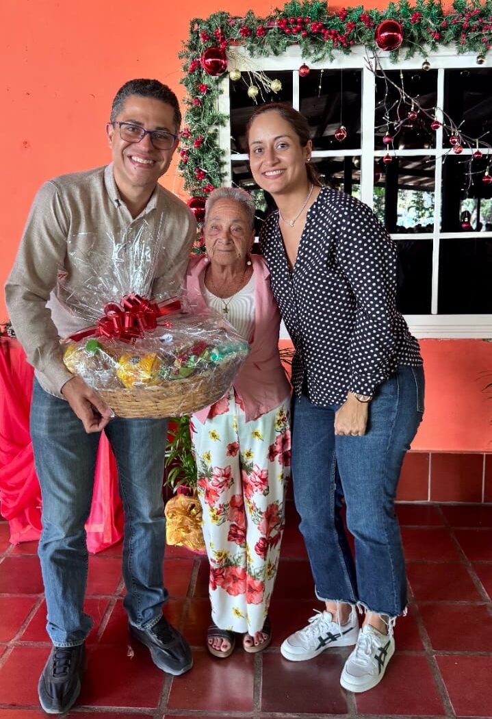 Alcalde León Jurado celebra la Navidad con adultos mayores - Agencia Carabobeña de Noticias