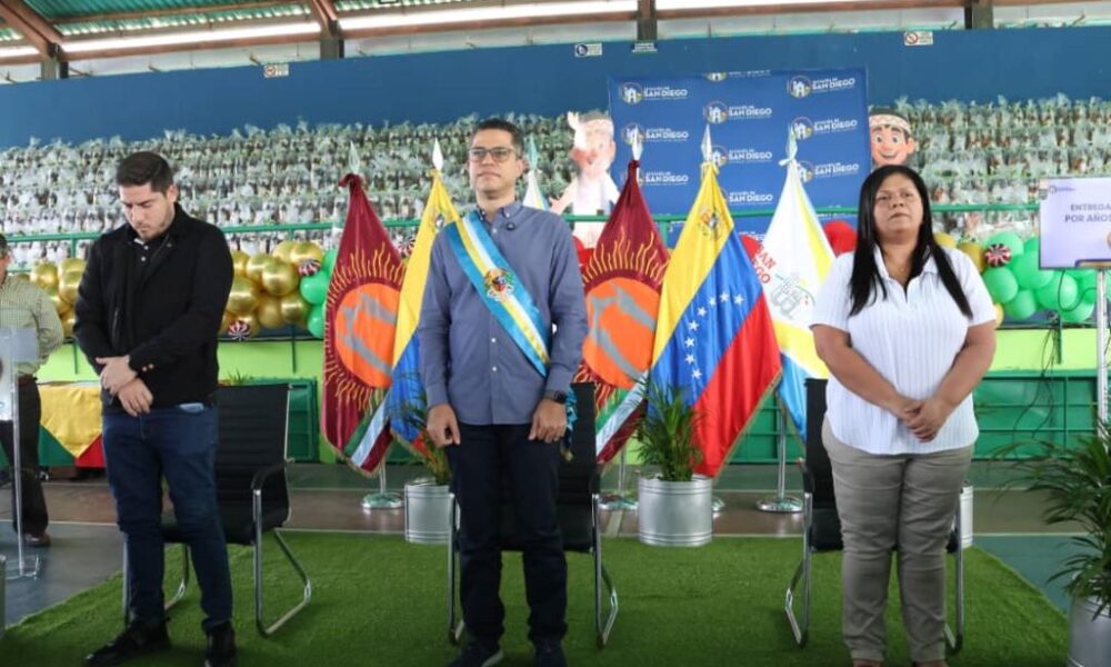 Alcaldía de San Diego otorgó botones de honor - Agencia Carabobeña de Noticias