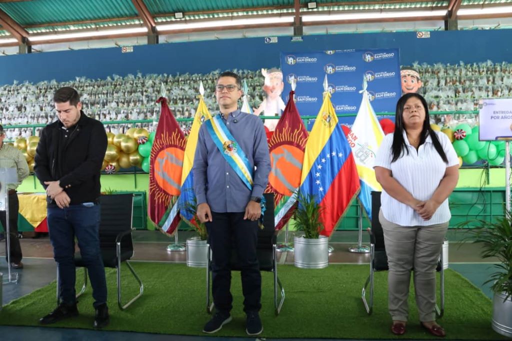 Alcaldía de San Diego otorgó botones de honor - Agencia Carabobeña de Noticias