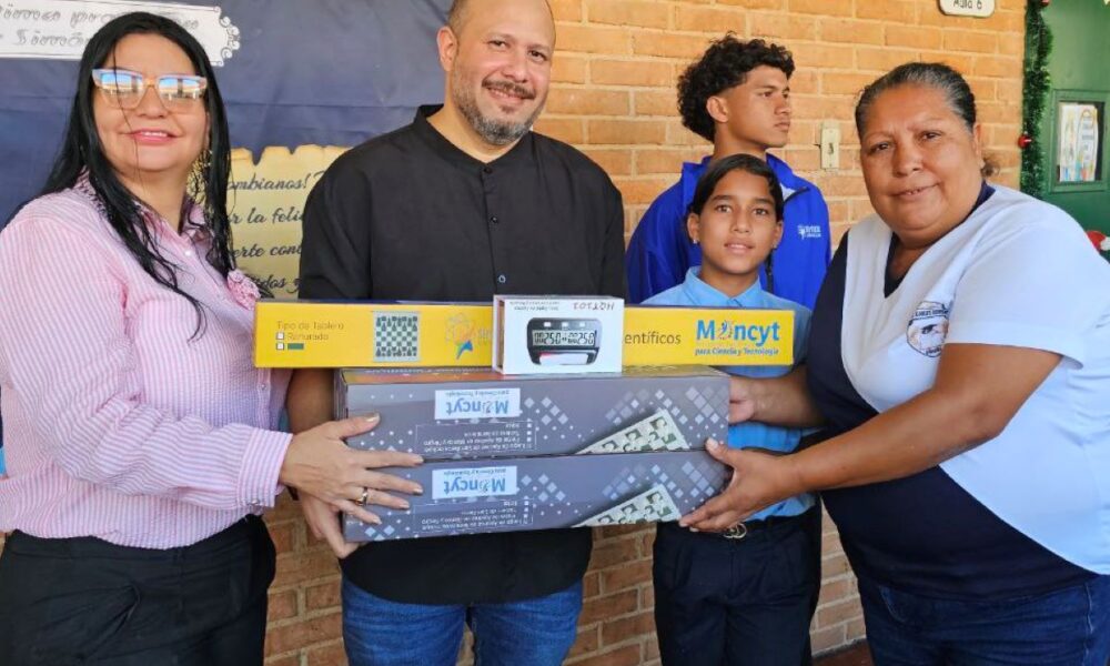 Benefician a instituciones educativas con kits de ajedrez - Agencia Carabobeña de Noticias