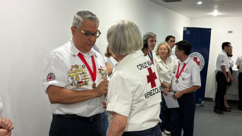 Cruz Roja Valencia juramentó a 45 voluntarios - Agencia Carabobeña de Noticias