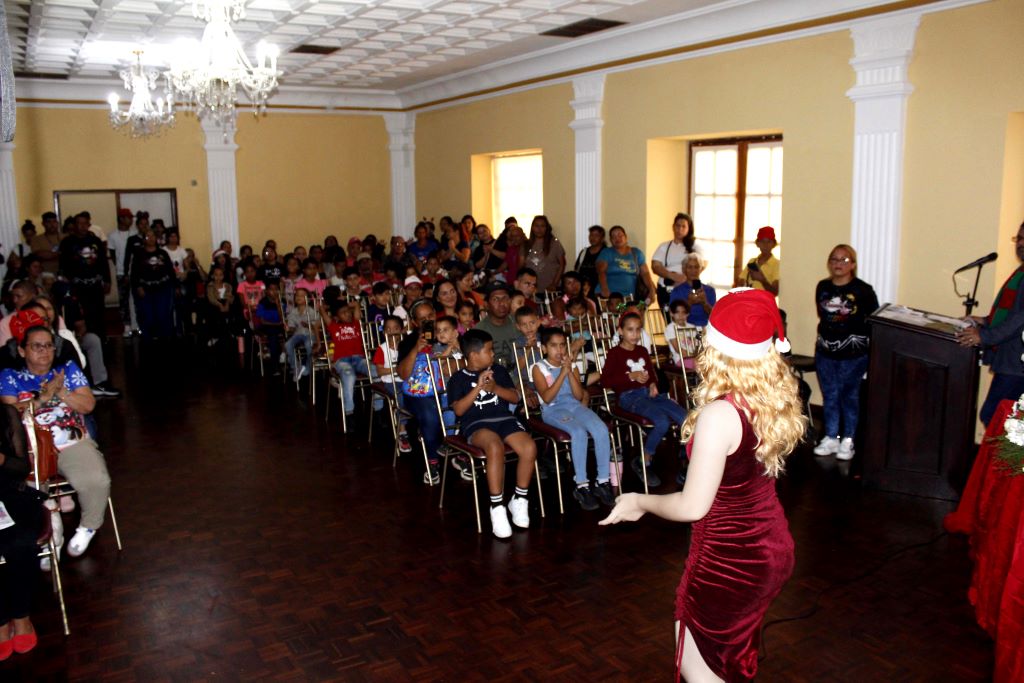 Gobierno de Carabobo entregó regalos de Navidad - Agencia Carabobeña de Noticias
