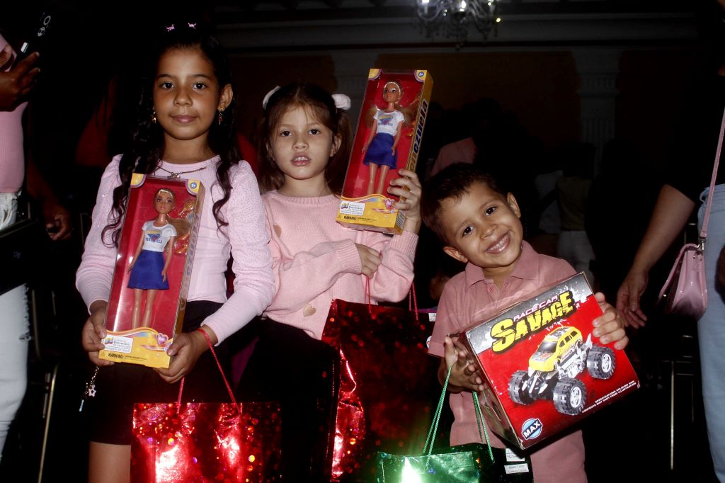 Gobierno de Carabobo entregó regalos de Navidad - Agencia Carabobeña de Noticias