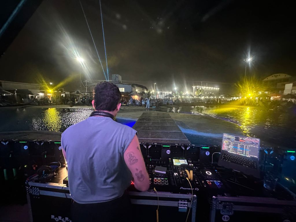 Pool Party Xmas 2025 - Agencia Carabobeña de Noticias