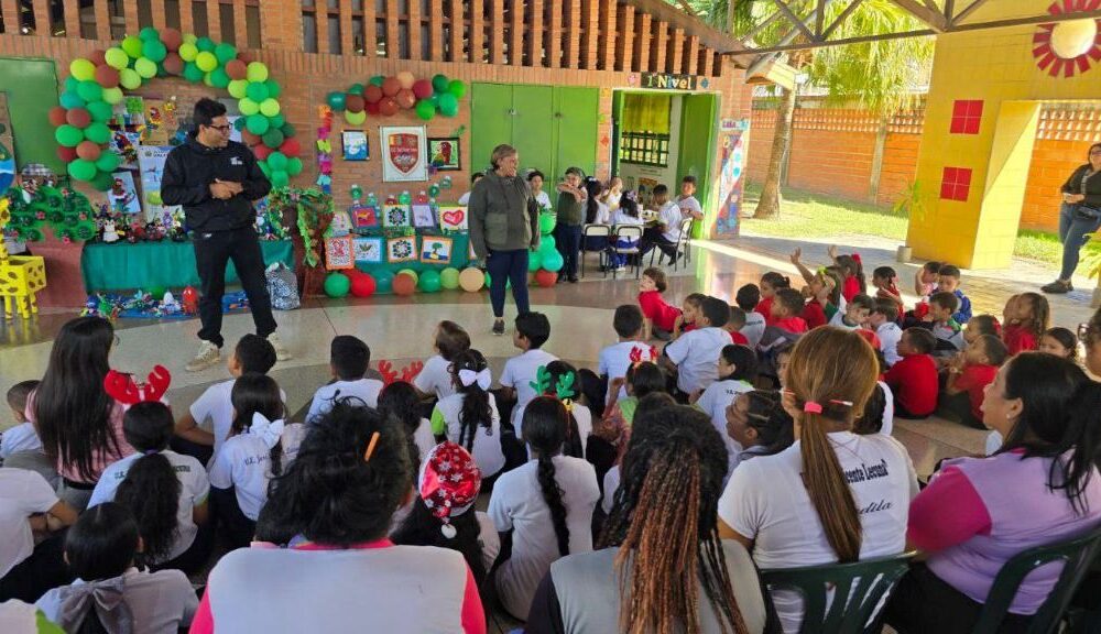 Programa Hagamos del Plástico un Árbol - Agencia Carabobeña de Noticias