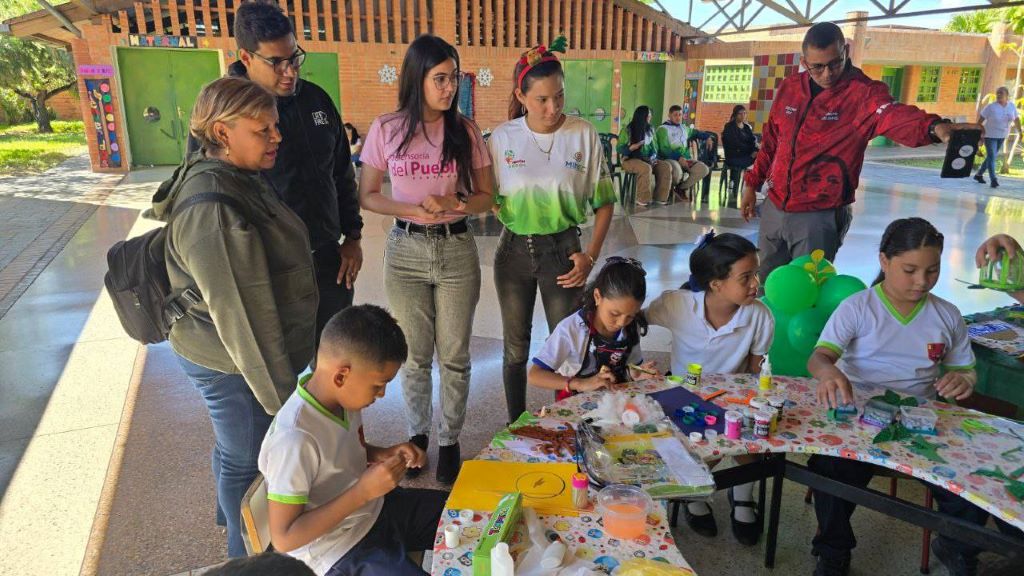 Programa Hagamos del Plástico un Árbol - Agencia Carabobeña de Noticias