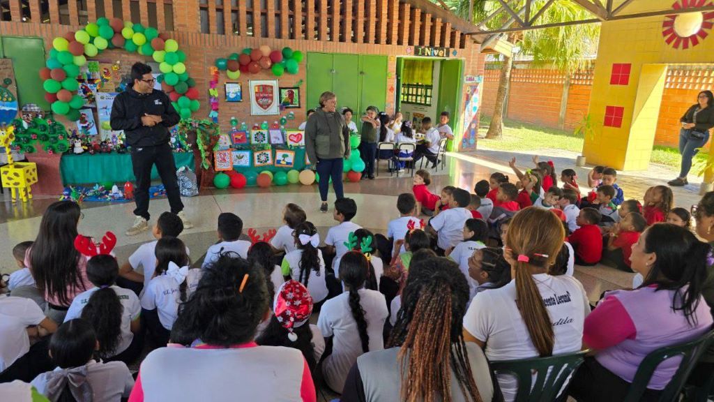 Programa Hagamos del Plástico un Árbol - Agencia Carabobeña de Noticias