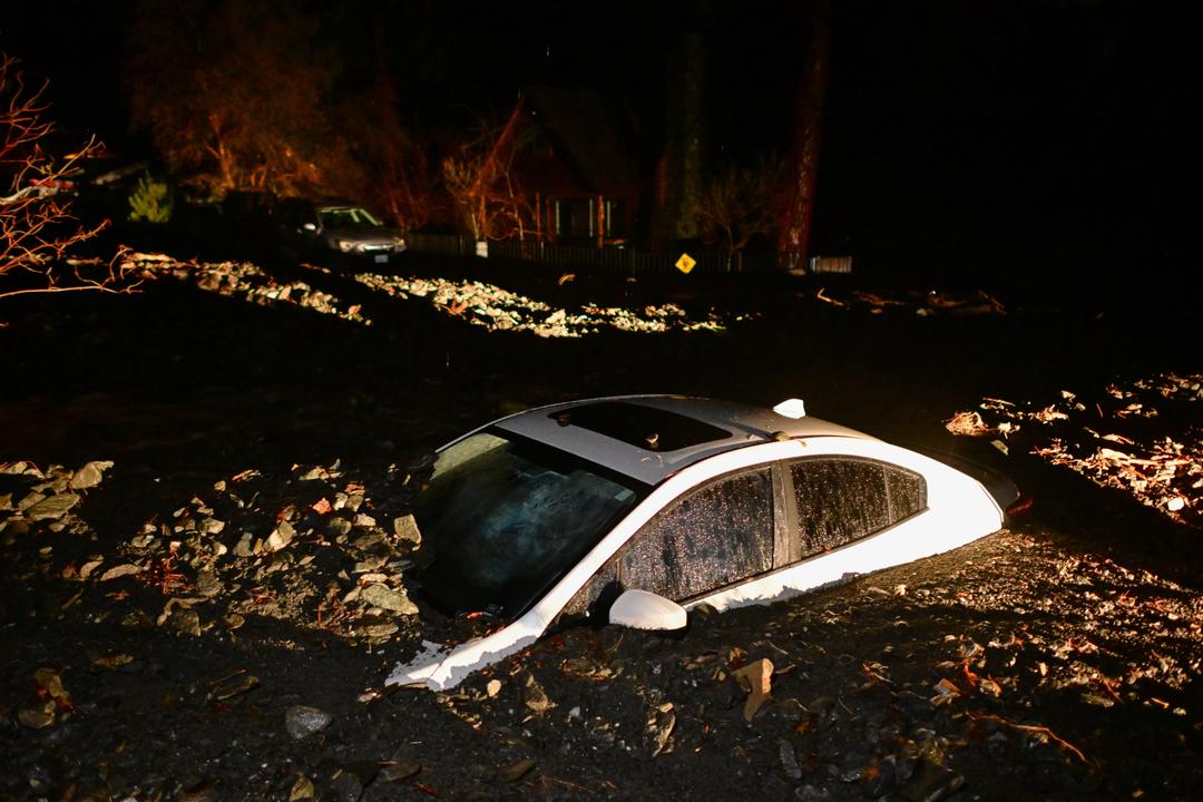 Tormenta en California deja dos muertos y provoca inundaciones y deslizamientos