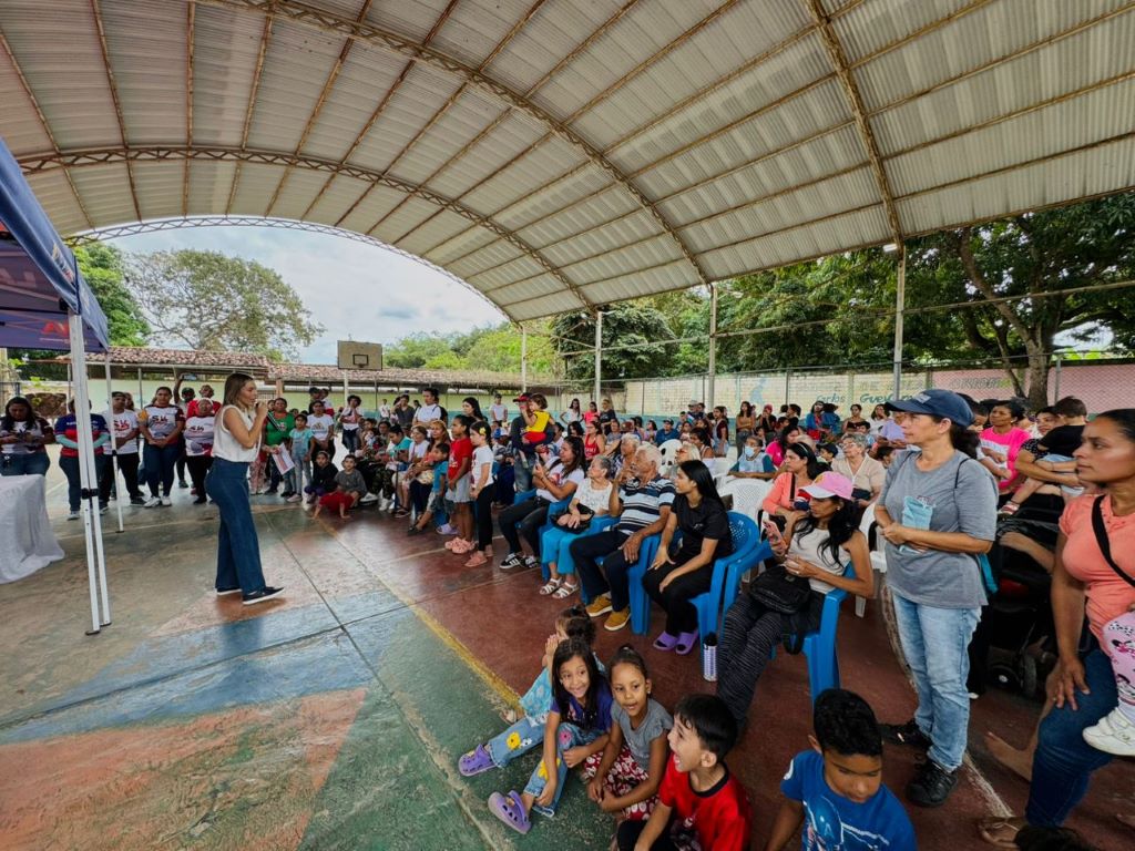 Vecinos de La Cidra beneficiados con entrega de medicamentos - Agencia Carabobeña de Noticias
