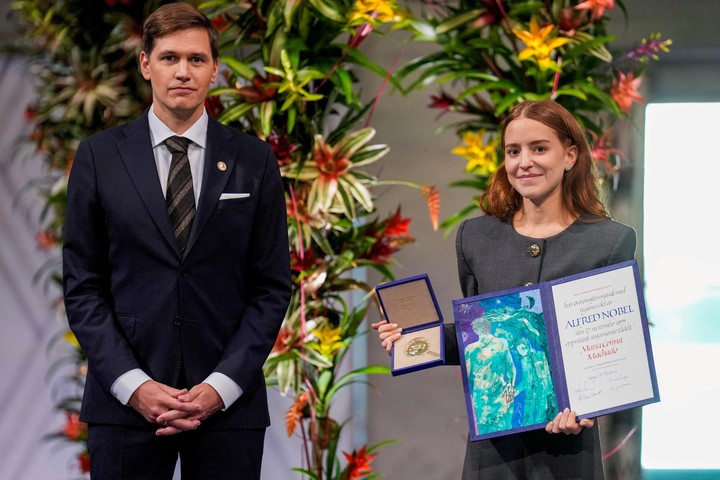 hija de María Corina Machado recibe el Nobel - Agencia Carabobeña de Noticias