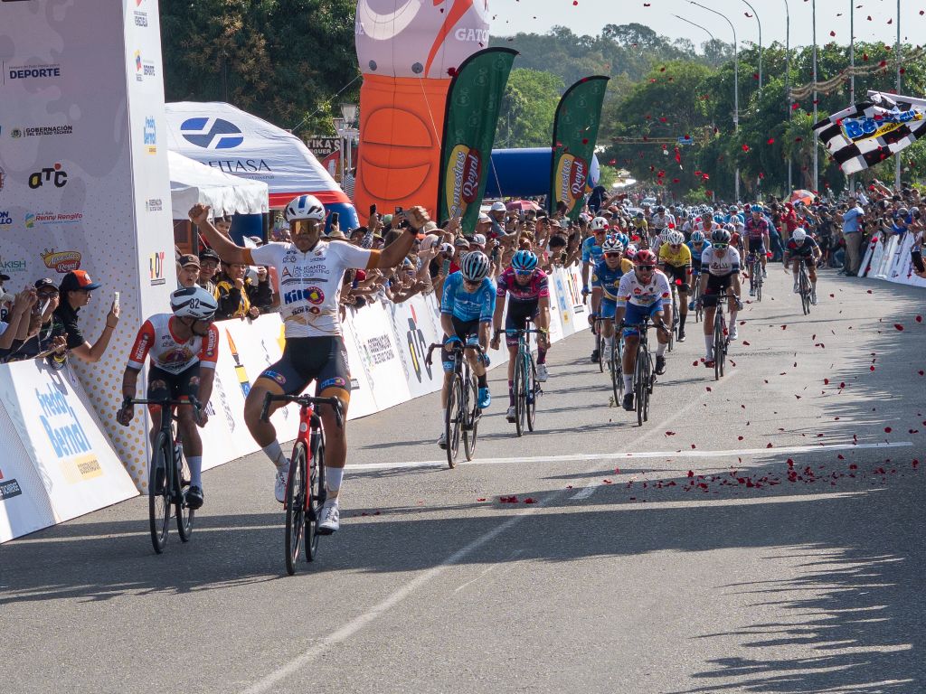 Arlex Méndez ganó primera etapa de la Vuelta - Agencia Carabobeña de Noticias